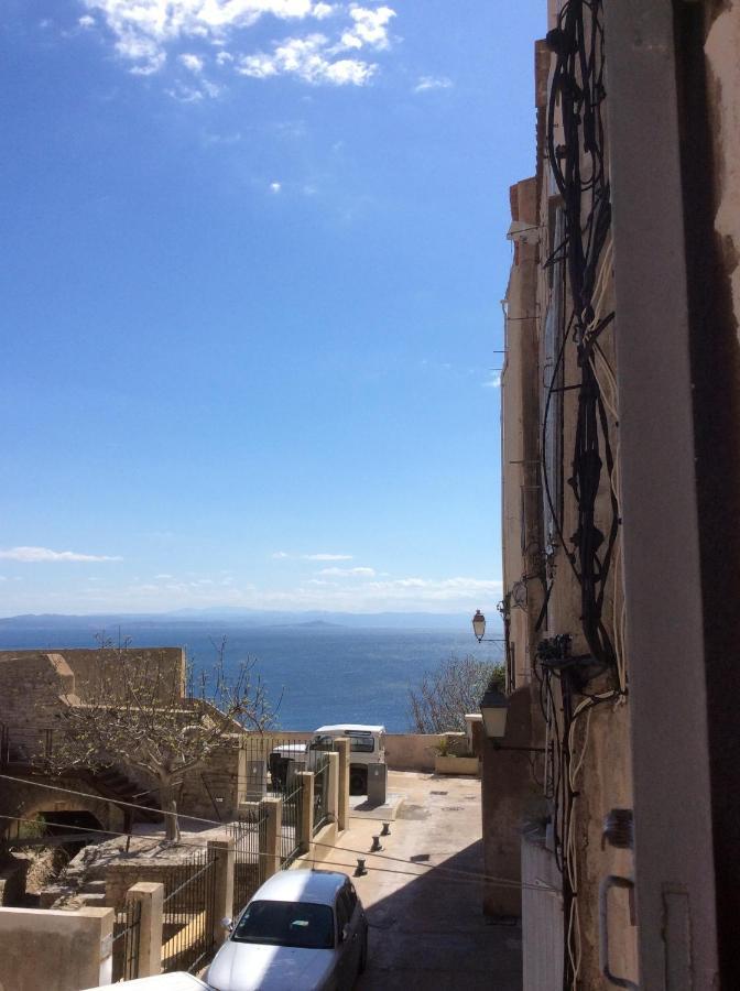 Au Coeur De La Cite Medievale Avec Petite Vue Mer Bonifacio  Bagian luar foto