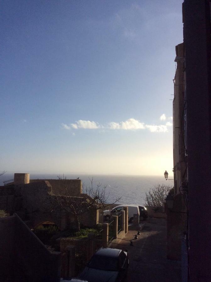 Au Coeur De La Cite Medievale Avec Petite Vue Mer Bonifacio  Bagian luar foto